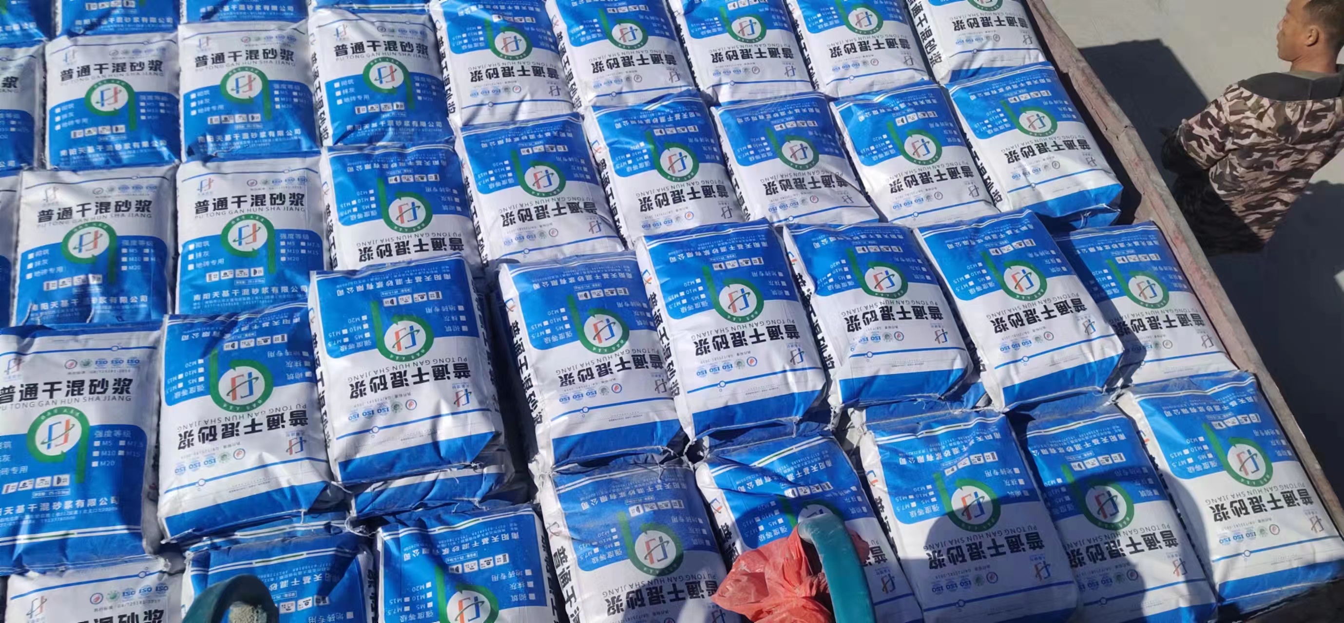 南陽(yáng)輕集料混凝土石膏基膩子表面為什么不能刮水泥基膩子